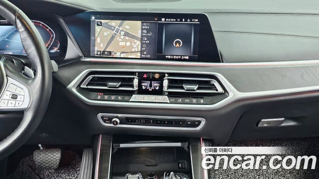 BMW X7 2021 — ფოტო 14/20