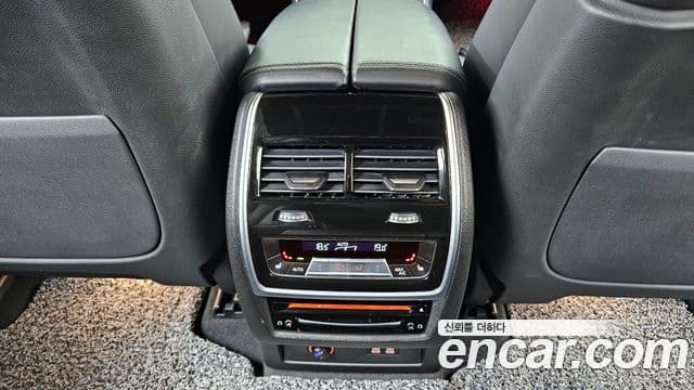 BMW X7 2021 — ფოტო 17/20