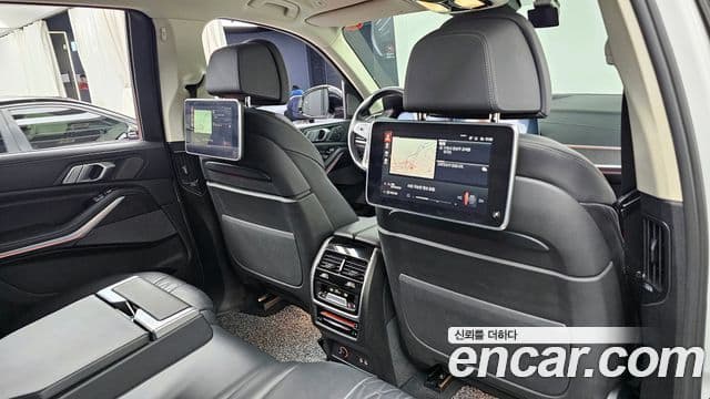 BMW X7 2021 — ფოტო 18/20