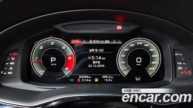 Audi Q7 2021 — ფოტო 8/20