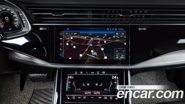 Audi Q7 2021 — ფოტო 14/20