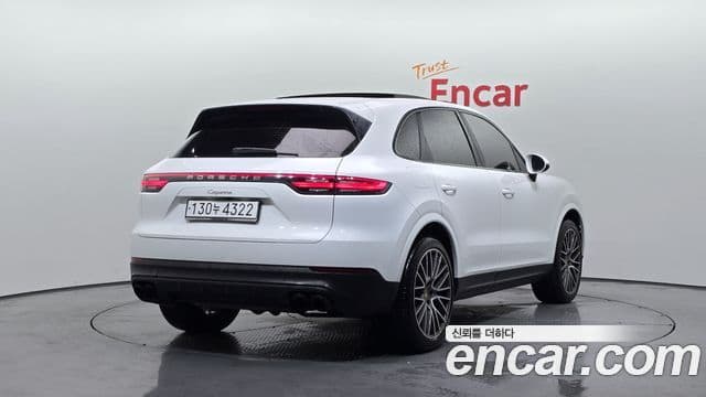 Porsche Cayenne 2020 — ფოტო 2/20