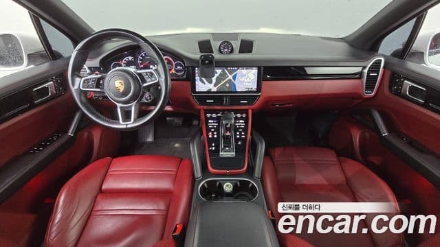 Porsche Cayenne 2020 — ფოტო 7/20