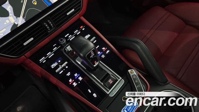 Porsche Cayenne 2020 — ფოტო 9/20