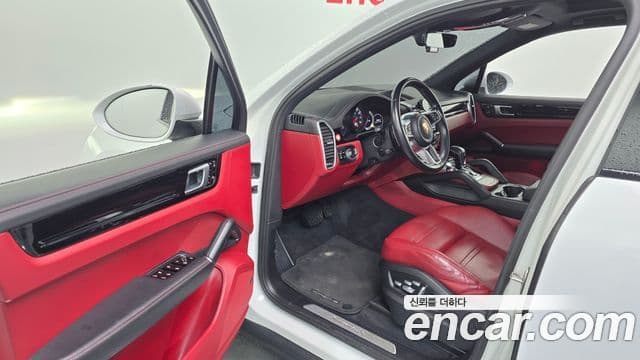Porsche Cayenne 2020 — ფოტო 10/20
