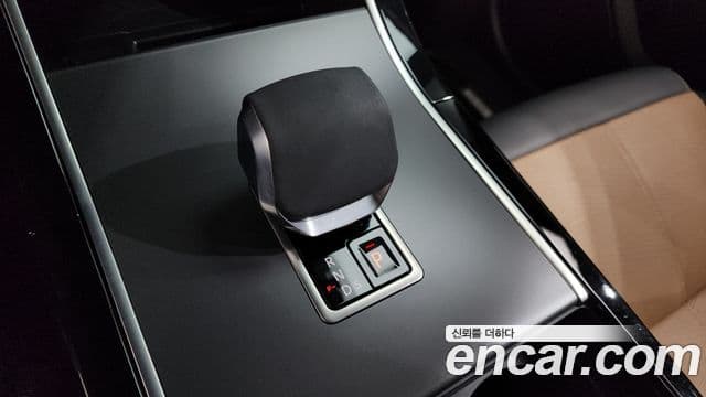 Land Rover Range Rover Velar 2024 — Şəkil 9/20