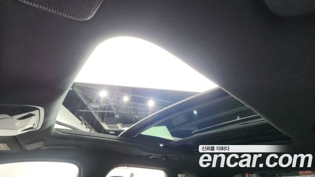 Land Rover Range Rover Velar 2024 — Şəkil 18/20