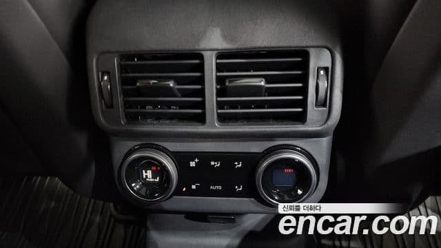 Land Rover Range Rover Velar 2024 — Şəkil 19/20