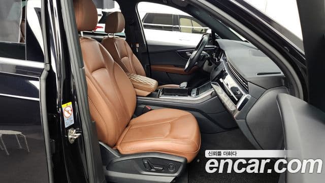 Audi Q7 2021 — Şəkil 10/20