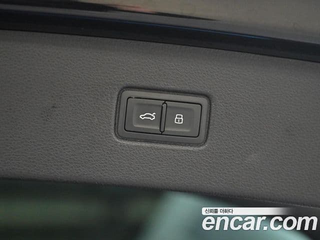 Audi Q7 2021 — Photo 2/24