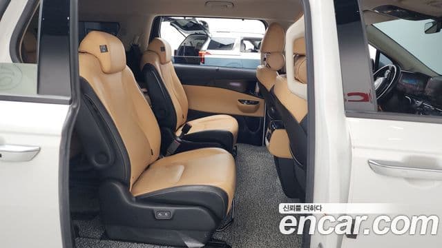 Kia Carnival 2020 — ფოტო 12/20