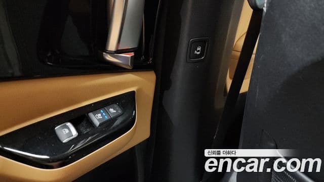 Kia Carnival 2020 — ფოტო 19/20