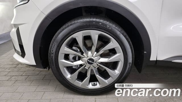 Kia Sorento 2023 — ფოტო 5/20