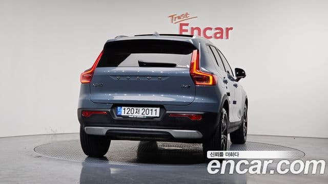 Volvo XC40 2022 — ფოტო 4/20