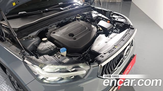 Volvo XC40 2022 — ფოტო 6/20