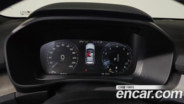 Volvo XC40 2022 — ფოტო 8/20