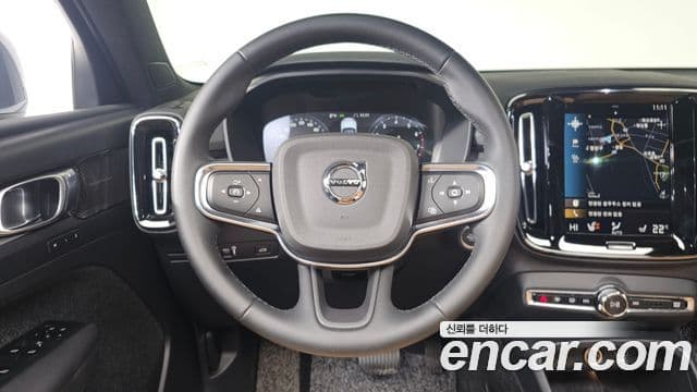 Volvo XC40 2022 — ფოტო 13/20