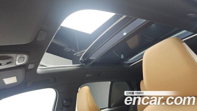Volvo XC40 2022 — ფოტო 19/20