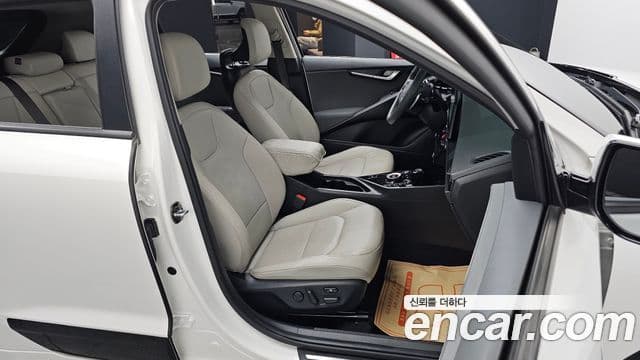 Kia Niro 2022 — Фото 12/20