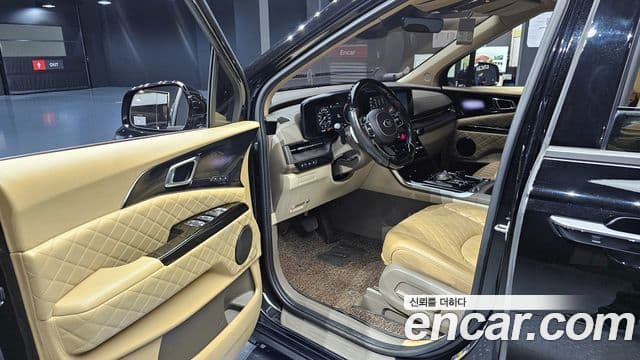 Kia Carnival 2021 — фото 11 из 20
