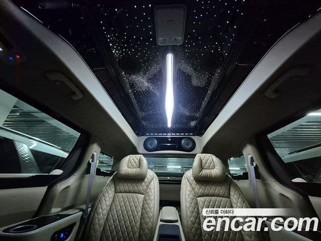 Kia Carnival 2021 — фото 17 из 20