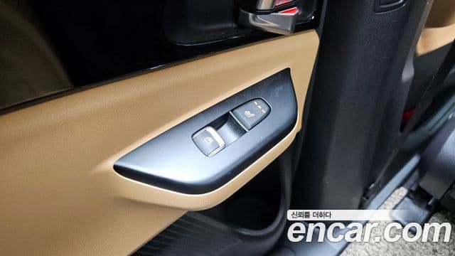 Kia Carnival 2022 — ფოტო 18/20
