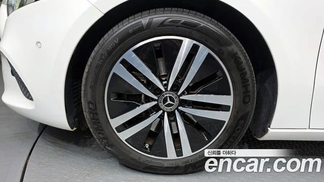 Mercedes-Benz A-Class 2022 — Şəkil 8/20