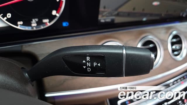 Mercedes-Benz E-Class 2018 — Şəkil 9/20