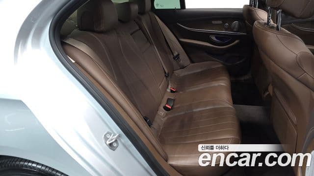 Mercedes-Benz E-Class 2018 — Şəkil 11/20