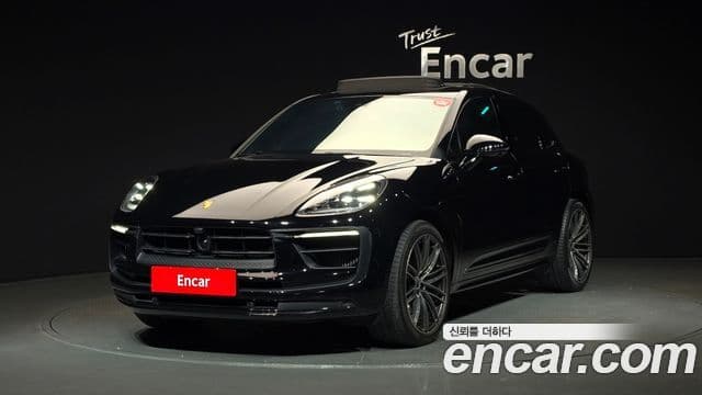 Porsche Macan 2023 — Фото 1/20