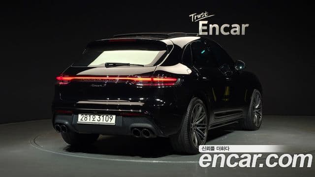 Porsche Macan 2023 — Фото 2/20