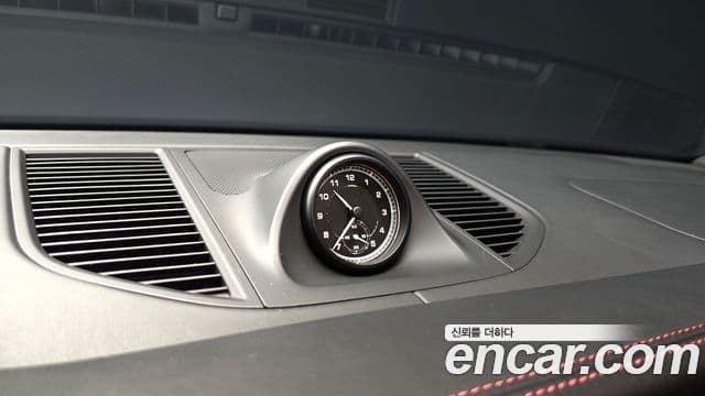 Porsche Macan 2023 — Фото 18/20