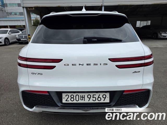 Genesis GV70 2021 — ფოტო 2/16
