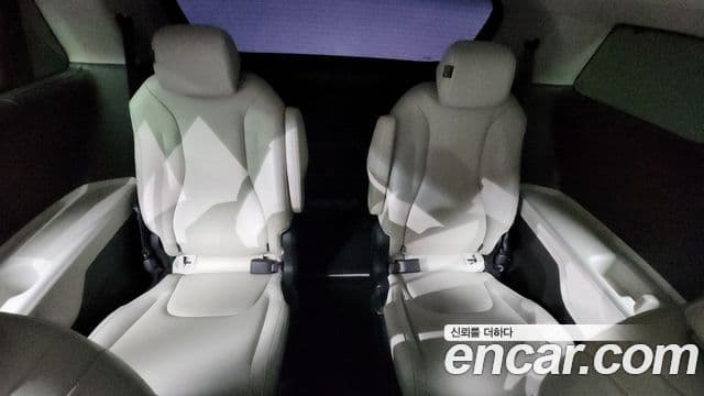 Kia Carnival 2020 — ფოტო 18/20