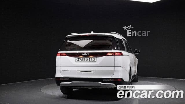 Kia Carnival 2021 — ფოტო 4/20