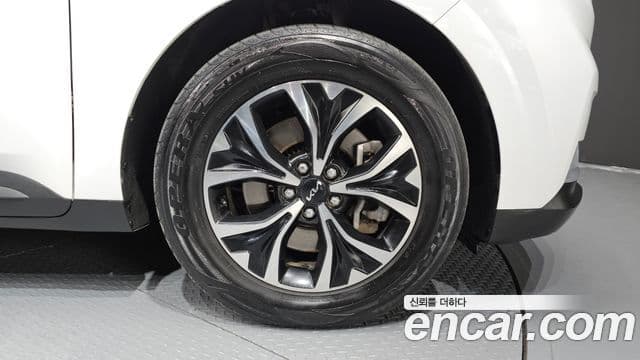 Kia Carnival 2021 — ფოტო 5/20