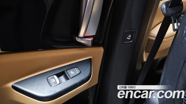 Kia Carnival 2021 — ფოტო 18/20