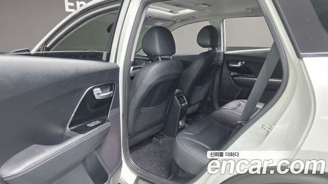 Kia Niro 2020 — Фото 17/20