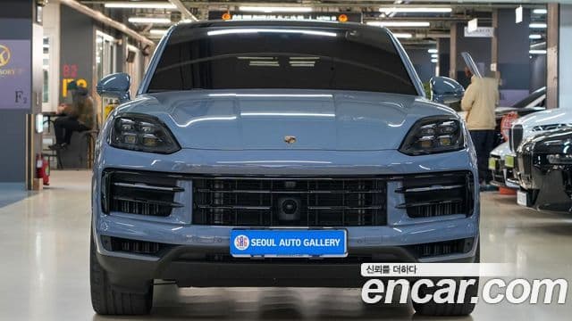 Porsche Cayenne 2023 — ფოტო 2/17