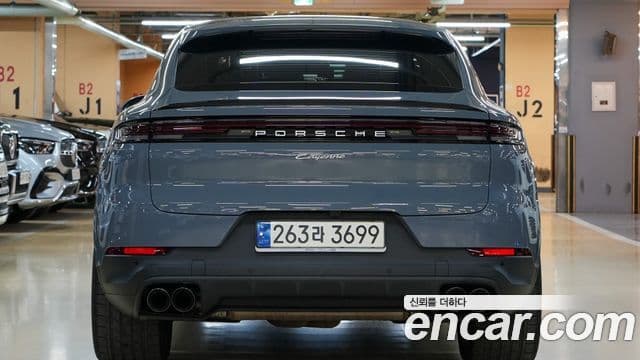 Porsche Cayenne 2023 — ფოტო 3/17