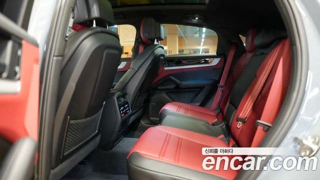 Porsche Cayenne 2023 — ფოტო 6/17