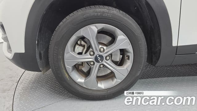 Kia Seltos 2021 — Şəkil 19/20