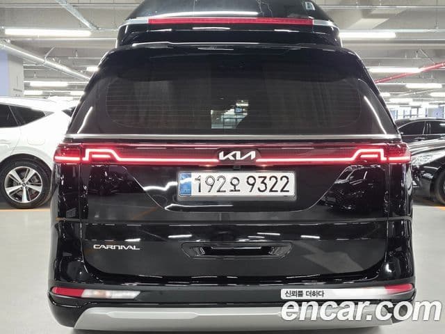 Kia Carnival 2022 — фото 7 из 20