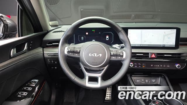 Kia K5 2023 — ფოტო 13/20