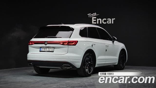 Volkswagen Touareg 2024 — ფოტო 2/20