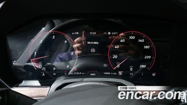 Volkswagen Touareg 2024 — ფოტო 8/20