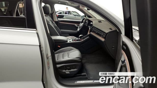 Volkswagen Touareg 2024 — Şəkil 11/20