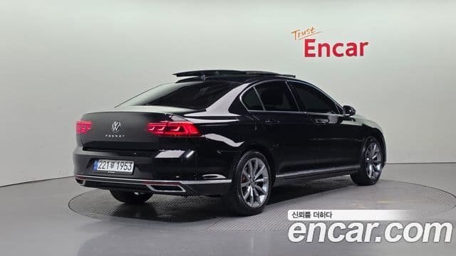 Volkswagen Passat GT 2022 — Şəkil 1/20