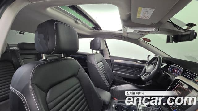 Volkswagen Passat GT 2022 — Şəkil 12/20