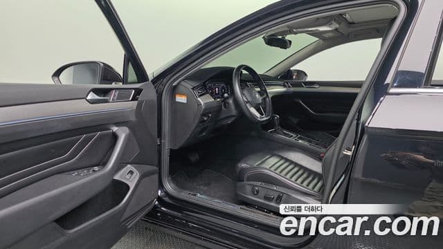 Volkswagen Passat GT 2022 — Şəkil 13/20